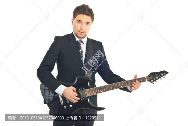 年輕的正式男子與吉他