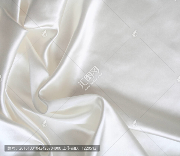 以流暢的優(yōu)雅的白色絲綢為背景