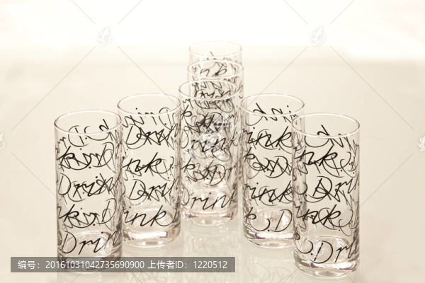 空的玻璃杯