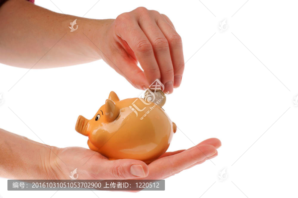 存錢罐；手和歐元貨幣