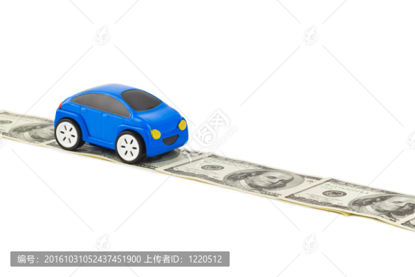 貨幣道路上的玩具車