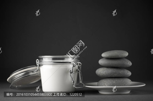 化妝品膏和石頭