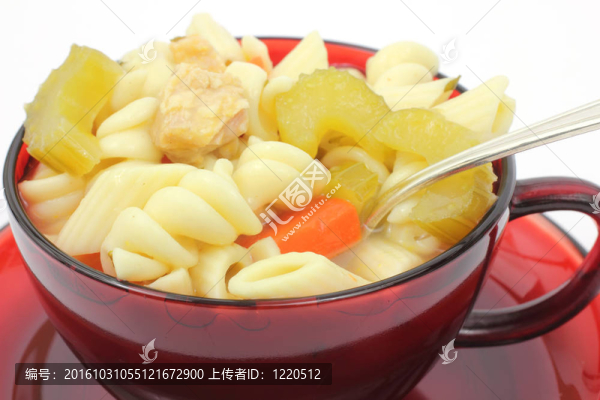 用勺子接近雞羅蒂尼湯觀
