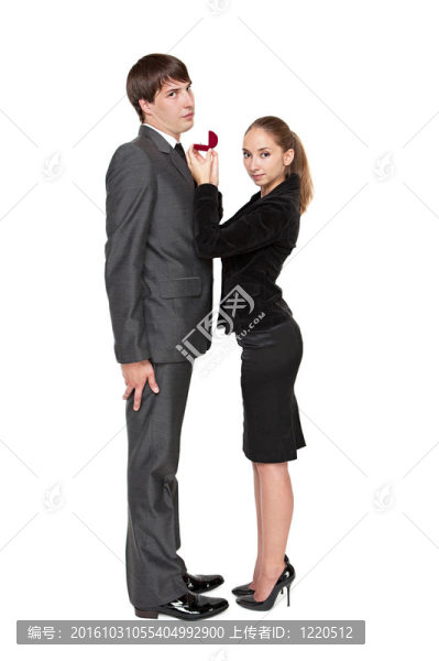堅強(qiáng)的女孩想結(jié)婚。