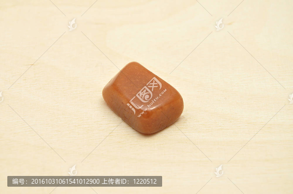 詳細和豐富多彩的砂金石礦物的形象