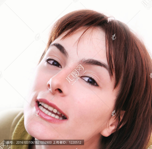 床上的年輕女人