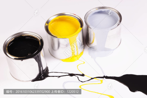 油漆公寓；很多油漆；