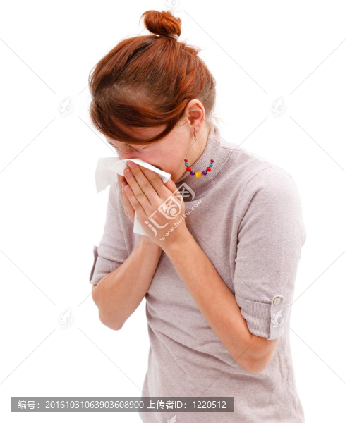年輕的女人吹她的鼻子