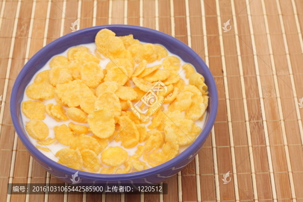 牛奶玉米片