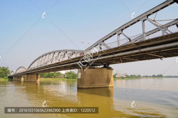 河上的橋