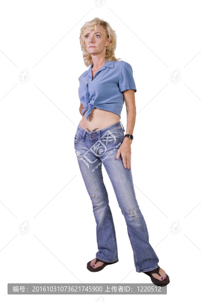 美麗的女孩站起來(lái)