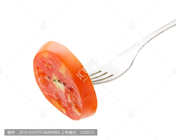 把西紅柿放在叉子上