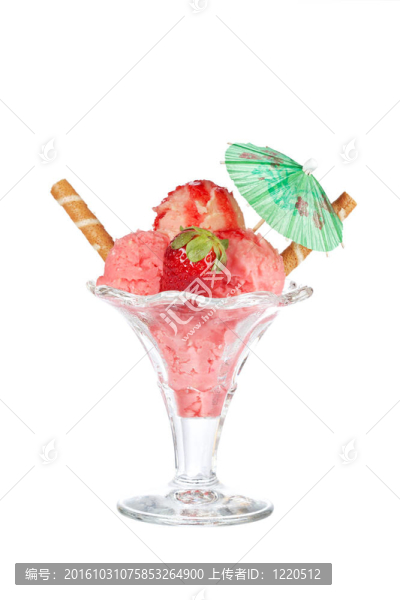 帶雨傘的美味草莓冰淇淋