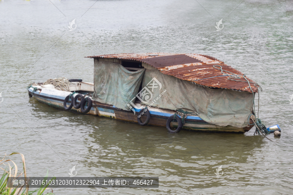 江面小船