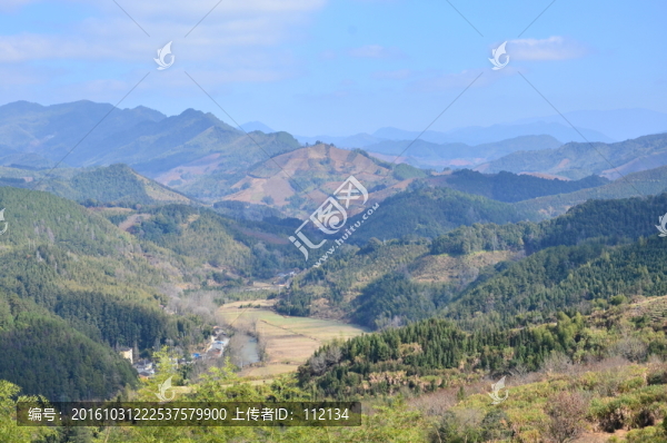 山巒疊嶂,藍(lán)天