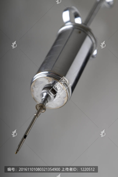 金屬注射器