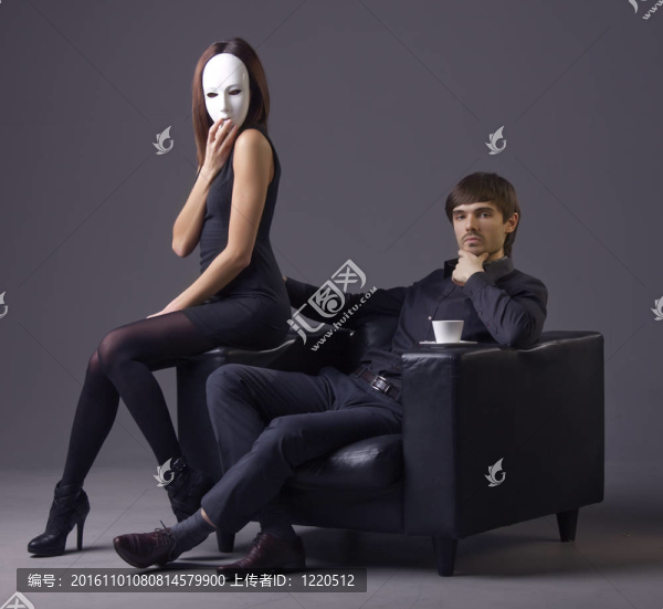 傲慢的男人和蒙面的女人