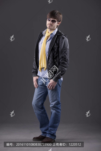 時(shí)尚服裝中的男性模特