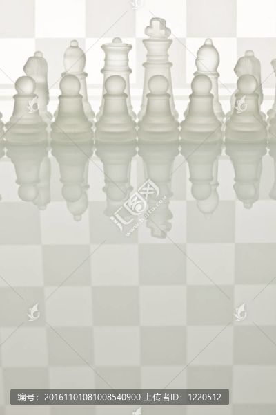 玻璃象棋在玻璃臺(tái)面