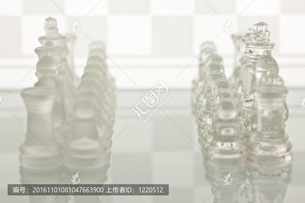 玻璃象棋在玻璃臺面
