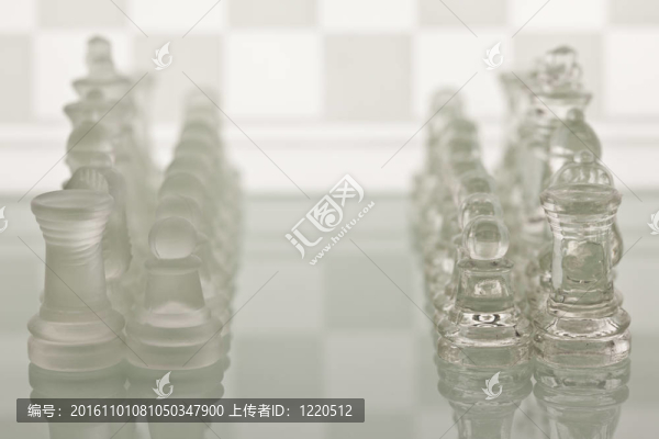 玻璃象棋在玻璃臺(tái)面