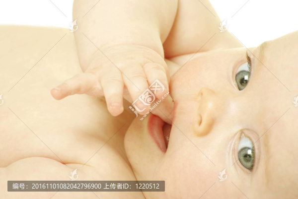 小女孩
