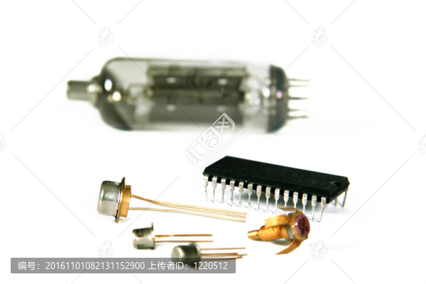 現(xiàn)代無線電元件的形象和舊的無線電管；孤立的；在白色背景