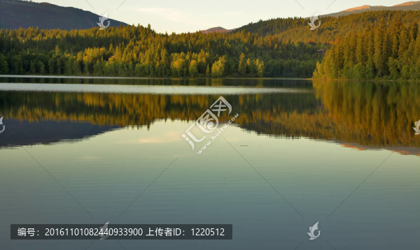 湖的沉默。
