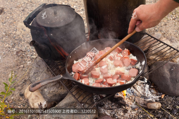 篝火做飯