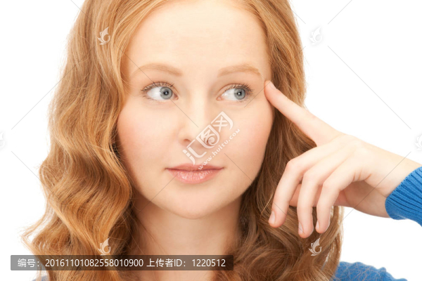 沉思的女商人在白