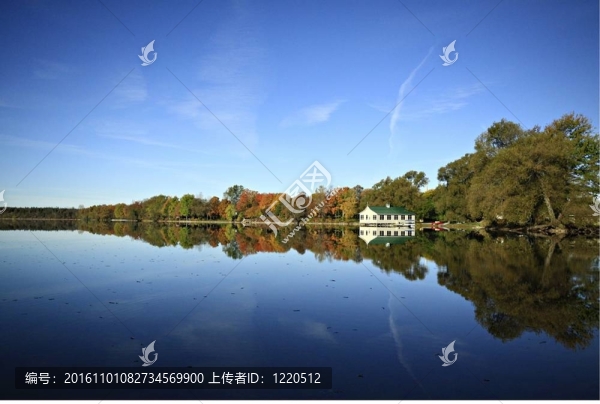 山上的湖