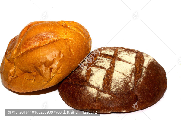 個全麥和黑麥面包和孤立