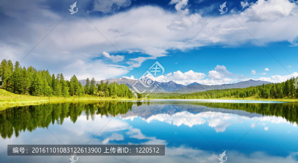 山上的湖