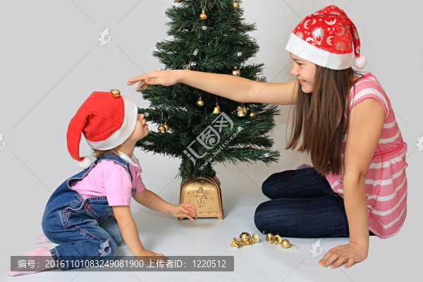 姐妹們?cè)谛碌囊荒甑妮嗇炚帧? title=