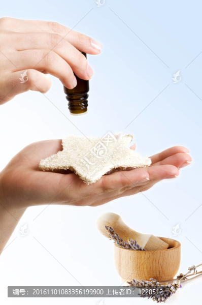 另類醫(yī)學(xué)：薰衣草精華