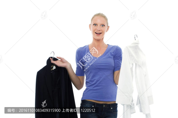 一個年輕的白人婦女在休閑裝外套和襯衫的肖像