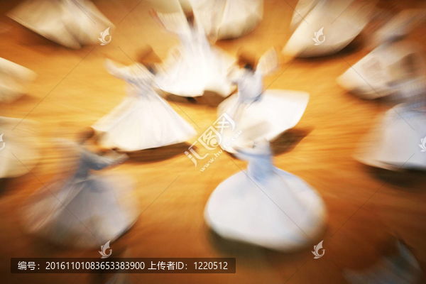 Mevlana,dervishes在博物館里跳舞