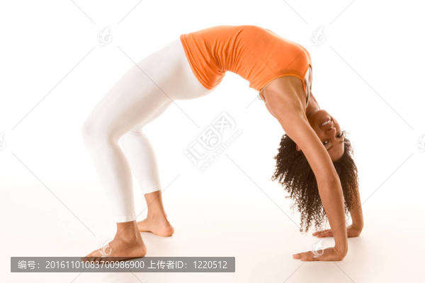 曬在運動服裝表演橋運動女性