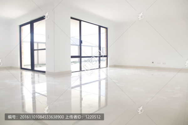 白色內(nèi)部；反思