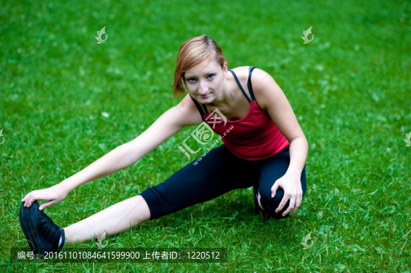 女孩伸出的腿