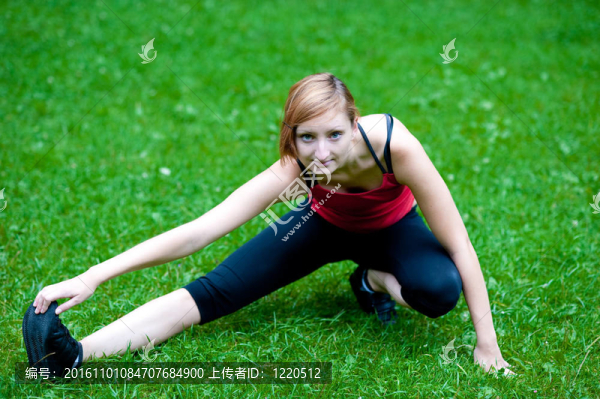 女孩伸出的腿