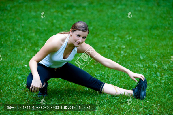 女孩伸出的腿