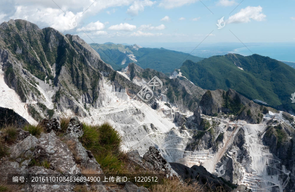 Carrara山脈和海岸