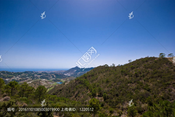 群山和藍天