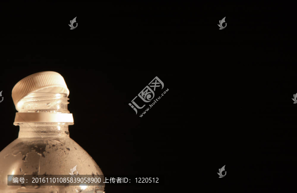 帶蓋的水壺