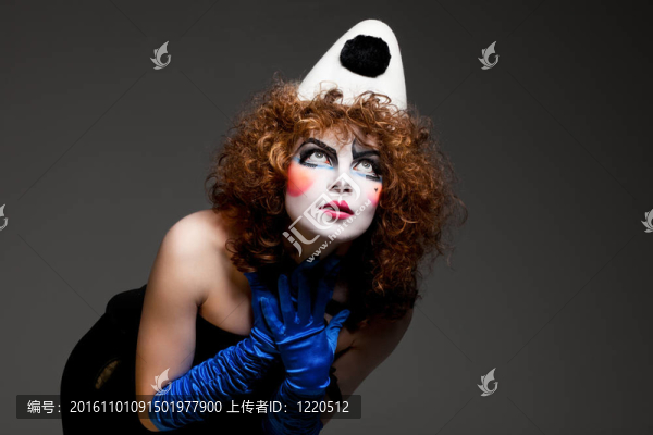 女人啞劇劇場化妝