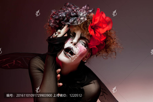 女人啞劇劇場(chǎng)化妝