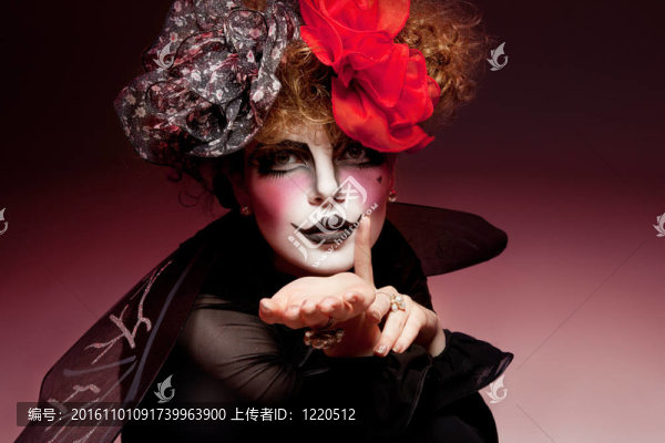 女人啞劇劇場化妝