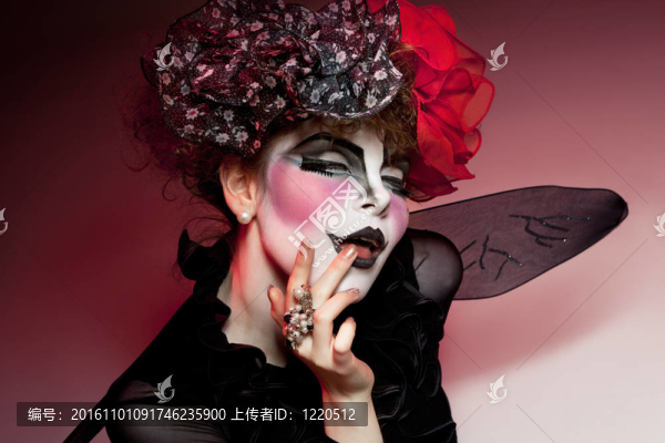 女人啞劇劇場化妝