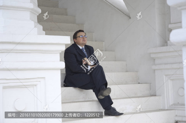 樓梯上的商人